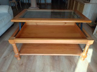 Mesa de centro de madera y cristal elevable