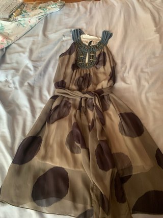 Vestido con detalles vaqueros con abalorios