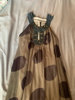 Vestido con detalles vaqueros con abalorios