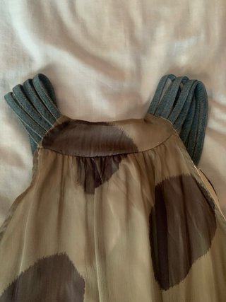 Vestido con detalles vaqueros con abalorios