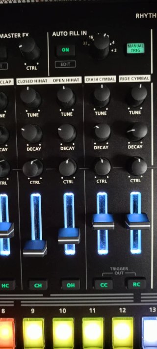Roland TR-8S Rhythm Performer