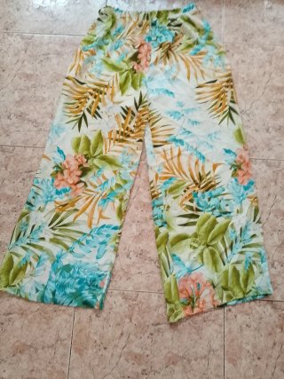 Pantalón estampado tropical