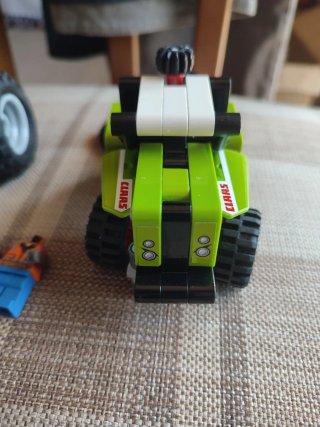 Lego 42102 e 60181 Claas