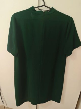 Vestido Zara verde con escote pico