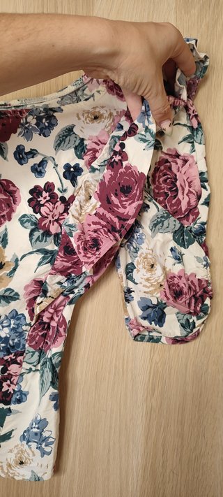 Camiseta Stradivarius floral talla S