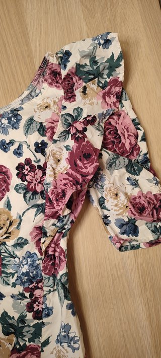 Camiseta Stradivarius floral talla S
