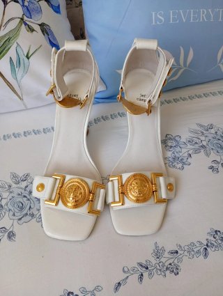 Sandalias Jeffrey Campbell Blancas y Doradas