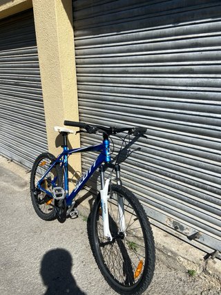 Bicicleta Scott Azul y blanca de montaña (leer).