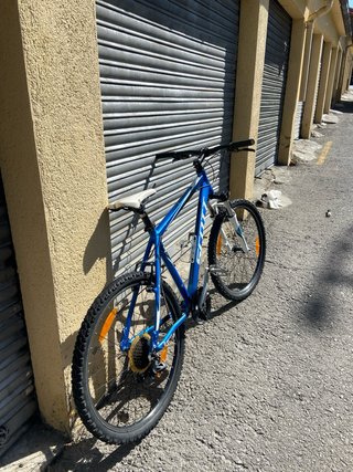 Bicicleta Scott Azul y blanca de montaña (leer).
