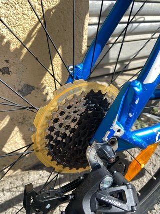 Bicicleta Scott Azul y blanca de montaña (leer).