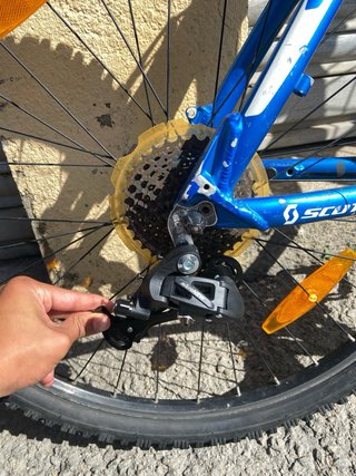 Bicicleta Scott Azul y blanca de montaña (leer).