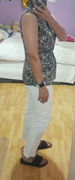 Camisa estampada beige , negra y rosa