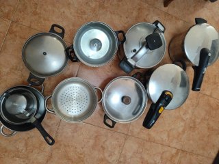 Lote de ollas y cazo
