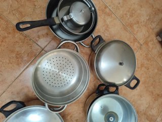 Lote de ollas y cazo