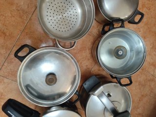 Lote de ollas y cazo