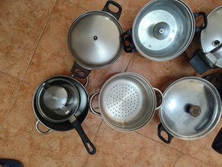 Lote de ollas y cazo