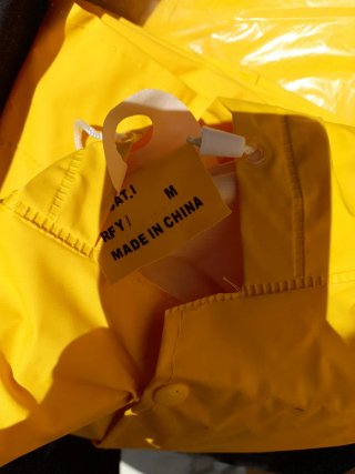 Traje de aguas amarillo talla M
