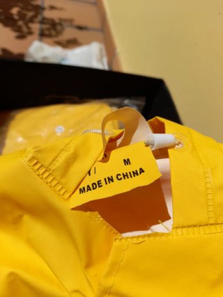 Traje de aguas amarillo talla M