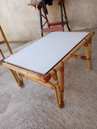 Mesa auxiliar mimbre y madera