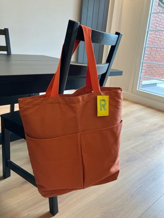 Bolsa de tela grande naranja con etiqueta