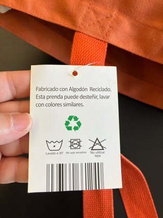 Bolsa de tela grande naranja con etiqueta