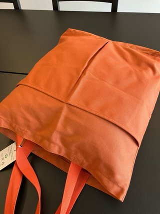 Bolsa de tela grande naranja con etiqueta