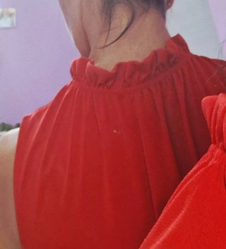 Camisa roja sin mangas