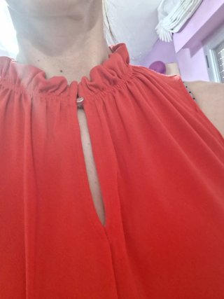 Camisa roja sin mangas