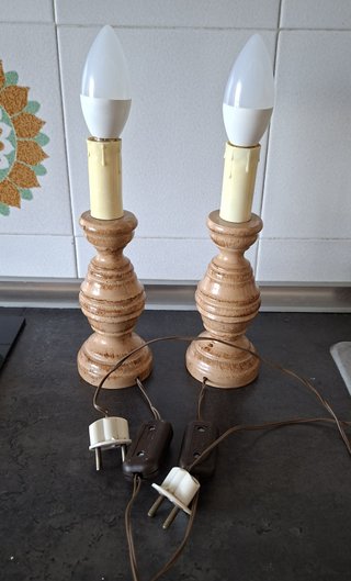 Coppia Lampade Vintage in Legno da Comodino