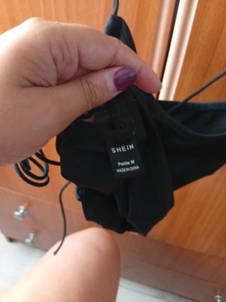 Top corto negro espalda abierta