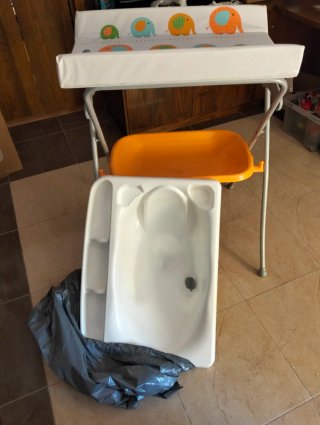 Vaschetta per neonati con fasciatoio
