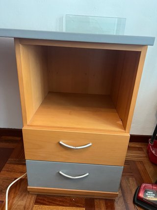 Mesa de estudio con estantería y cajones