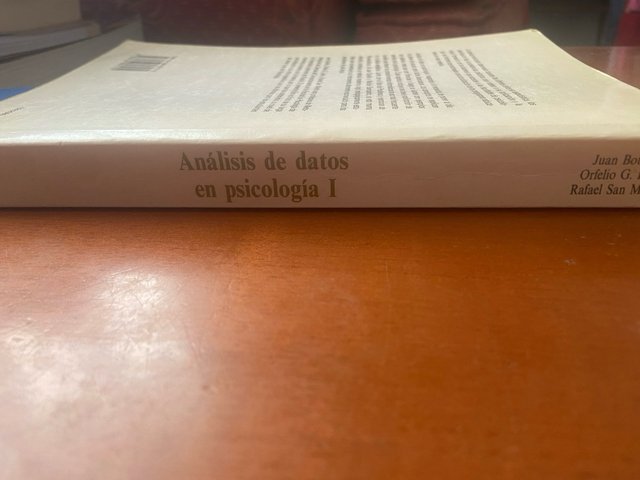 Análisis de datos en psicología I - Pirámide