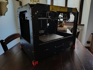 Stampante 3D CTC Nera e Rossa