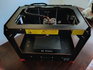 Stampante 3D CTC Nera e Rossa