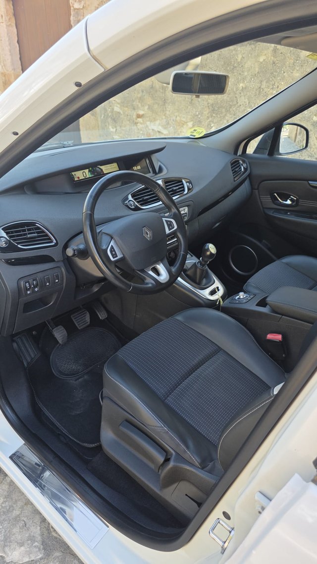 Renault Megane Scenic 1.6 DCI 130 CV año 2011