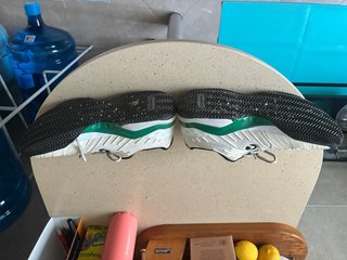 Zapatillas de pádel blancas y negras