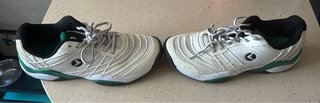 Zapatillas de pádel blancas y negras