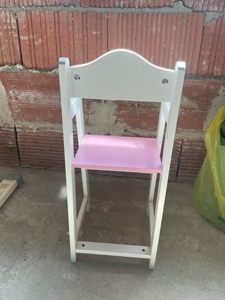 Trona de juguete rosa y blanca