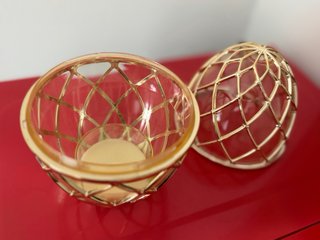 Huevo decorativo dorado