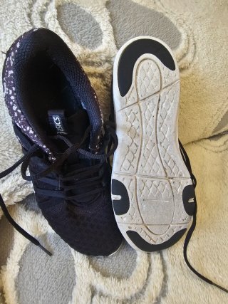 Zapatillas Asics Negras y blancas