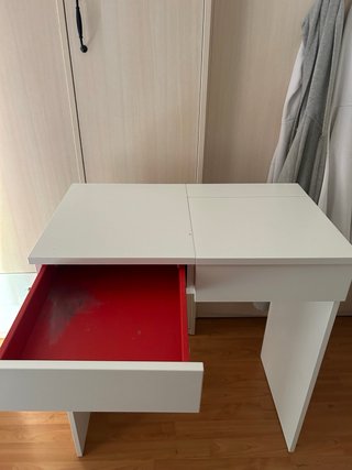 Tocador blanco Ikea con espejo