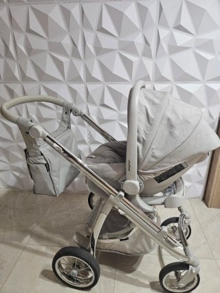 Carro Bebé Bebecar Gris y Blanco