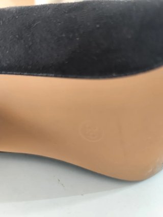 Botines negros ante tacón