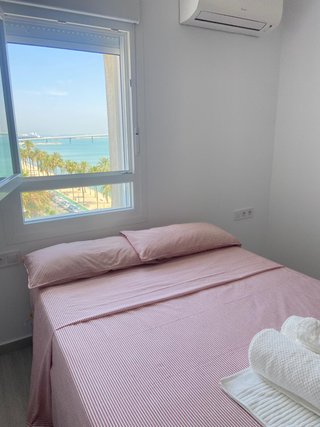 Alquiler de verano en Avenida de la Bahía, Cádiz