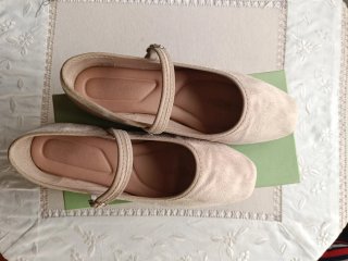 Merceditas beige talla 39 con hebilla