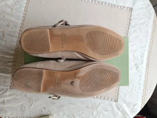 Merceditas beige talla 39 con hebilla