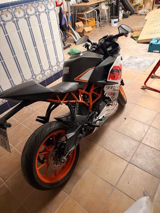 KTM RC 390 ABS Deportiva Negra y Naranja