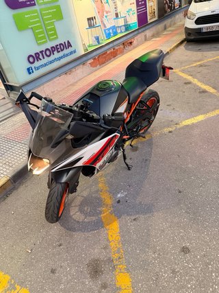 KTM RC 390 ABS Deportiva Negra y Naranja