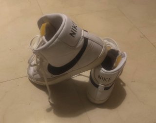 Deportivas Nike Bota Alta Blancas y Negras